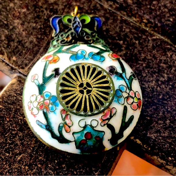 Vintage Old Asian CLOISONNE Multi Color Enamel Pendant - Picture 3 of 8